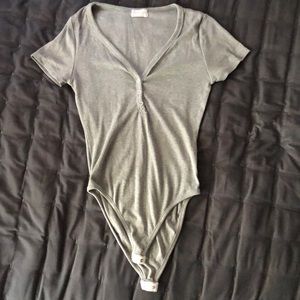 Grey body suit🖤